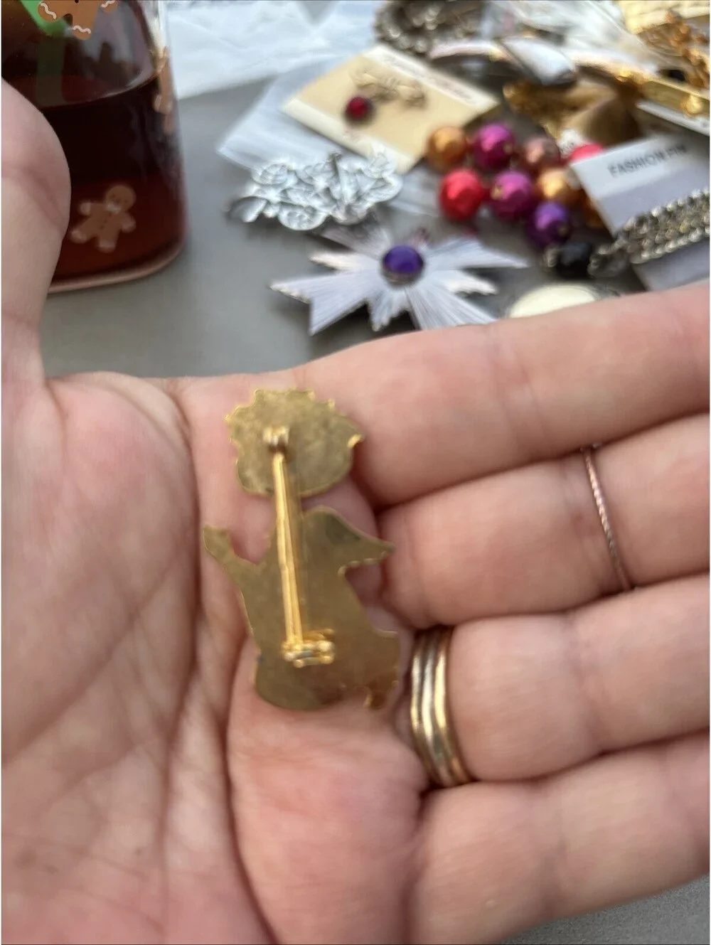 Beautiful Brooch Pin Gold Tone Praying Angel Lime Rhinestone Crown 1/5x7/8 CUTE
